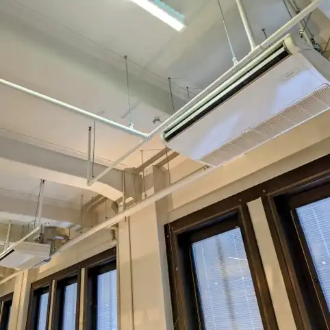 天吊りエアコン